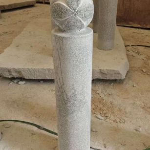 四平 芝麻白花岗岩石材挡车石柱、停车柱、圆柱挡车柱、方柱挡车柱等