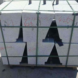 四平 芝麻白异形坐凳，石凳