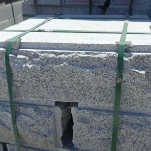 四平 芝麻白花岗岩自然面成品