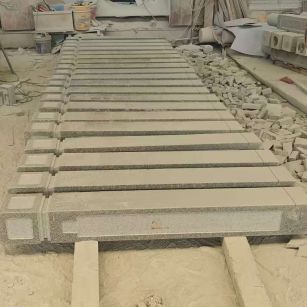 四平 芝麻白异形加工雕刻-栏杆大柱，方柱