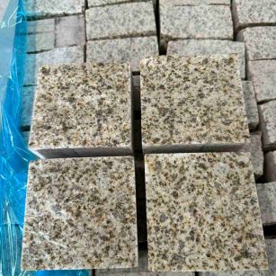 四平 黄金麻花岗岩自然面小方块，弹石，马蹄石等