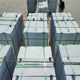 四平 芝麻白花岗岩5公分地铺石 花岗岩厂家工厂装车日常