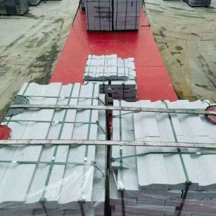 四平 芝麻白仿形加直形路沿石出货日常