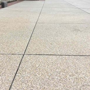 四平 黄金麻花岗岩石板材荔枝面地面铺装效果