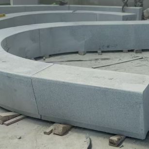 四平 芝麻白花岗岩光面弧形坐凳