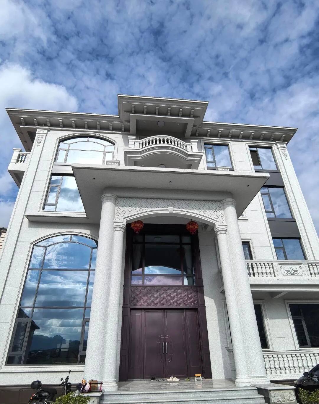 四平白麻别墅外墙干挂石材效果示例