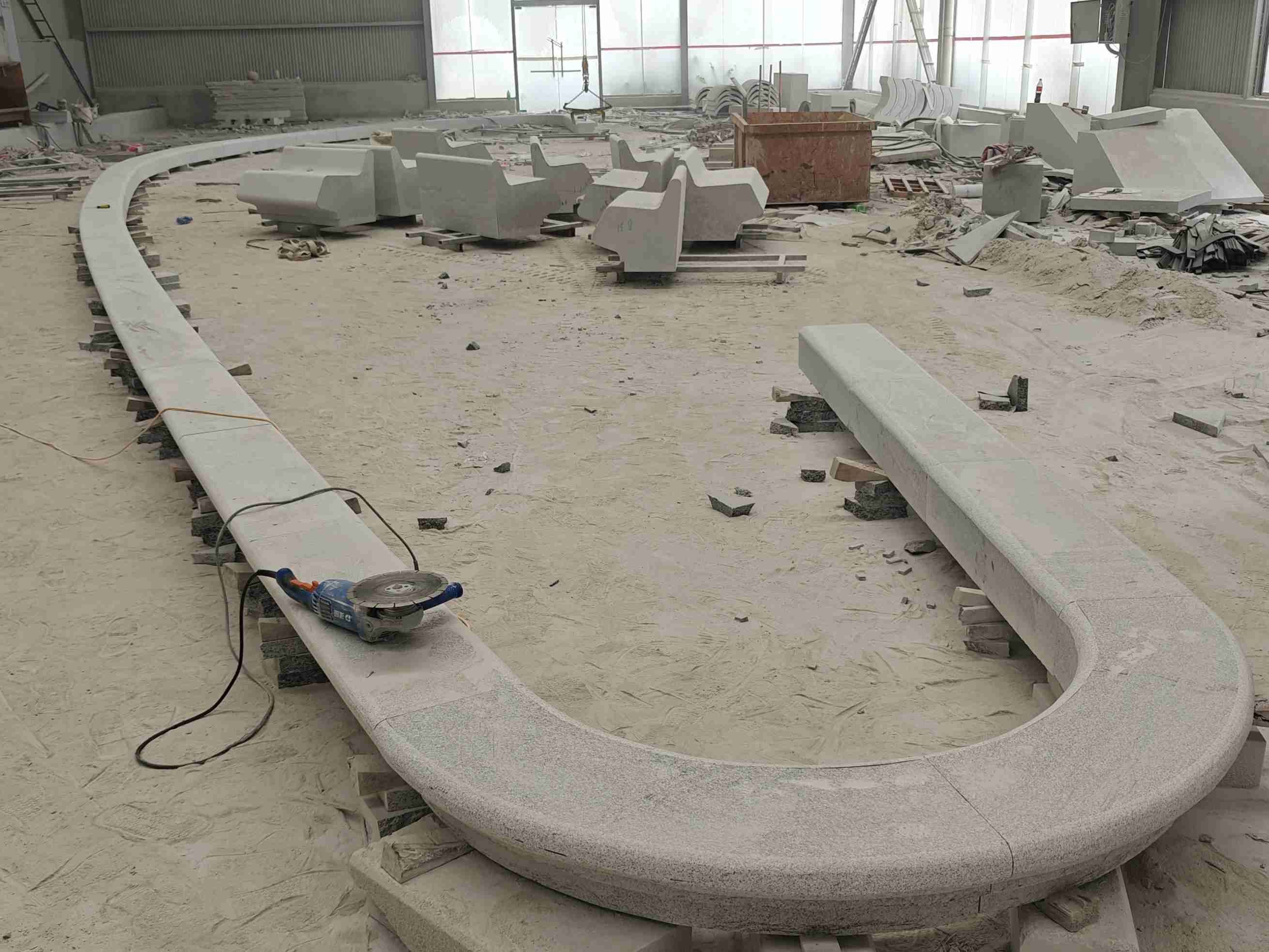 四平 芝麻白花岗岩弧形花坛石，坐凳石