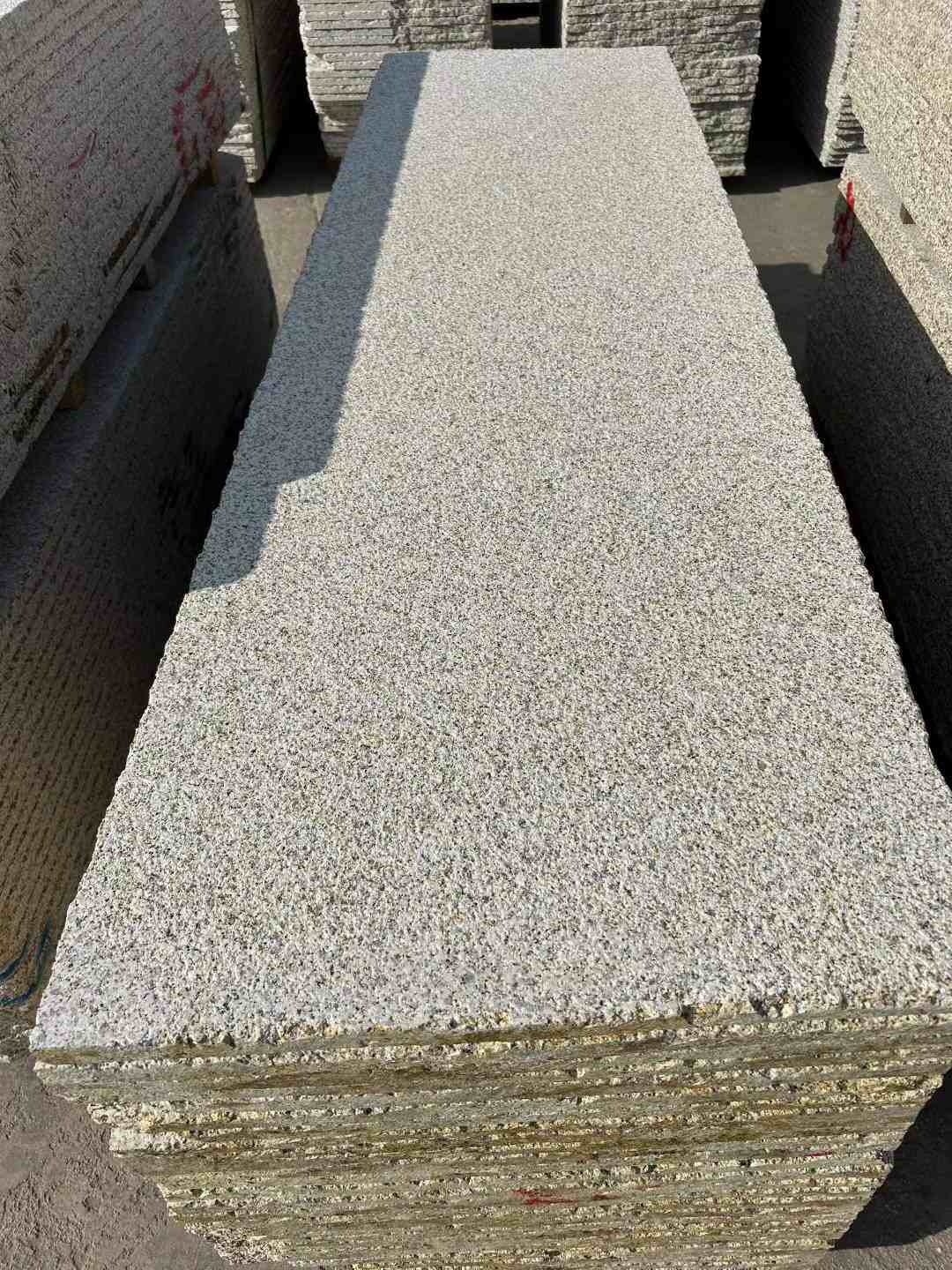 四平 黄金麻花岗岩荔枝面毛板，半成品