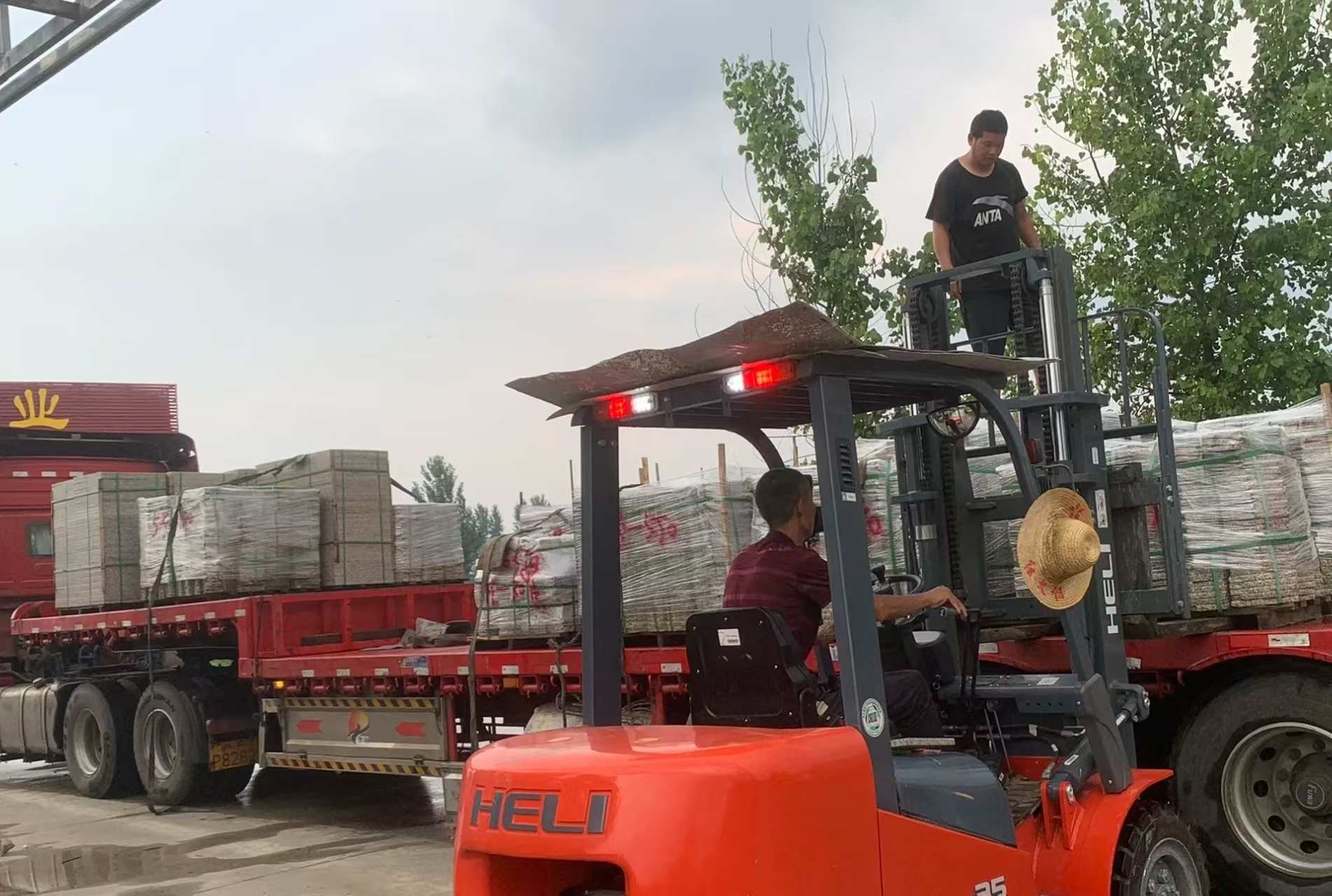 四平 黄金麻冰裂纹，地铺石装车