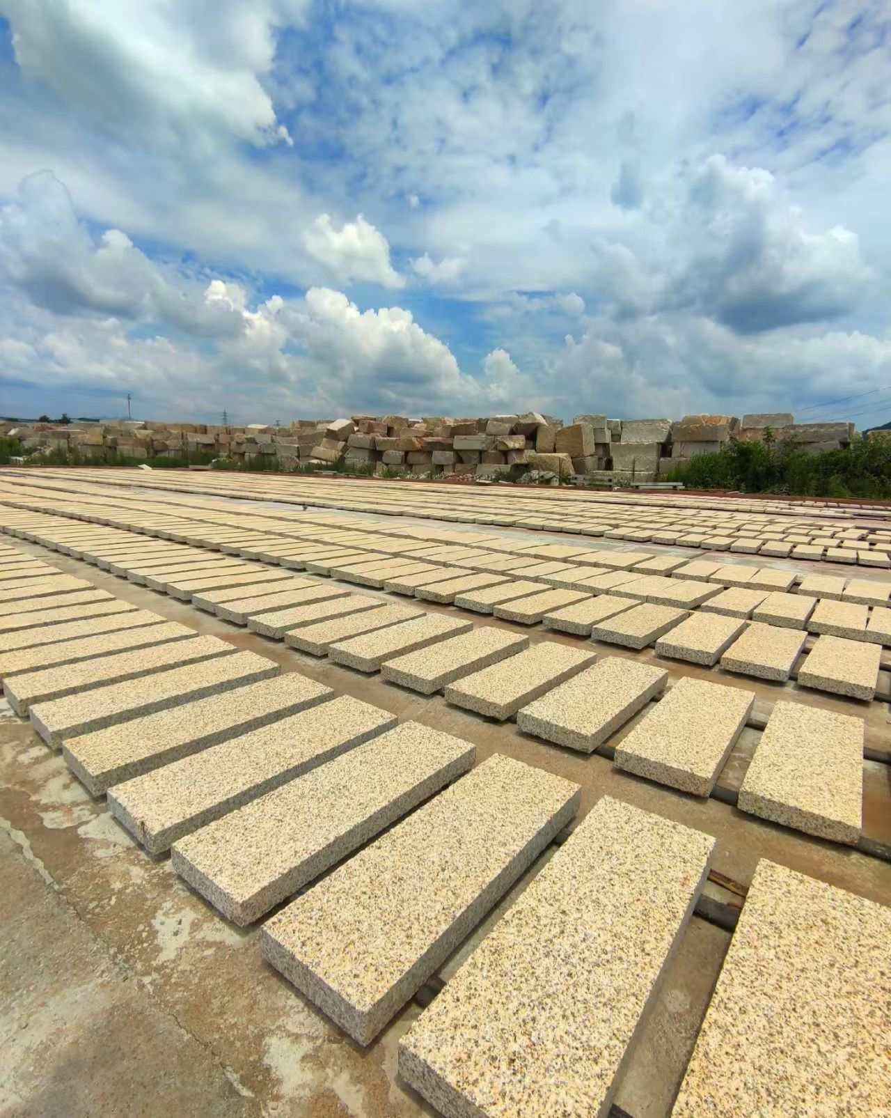 四平 黄金麻花岗岩荔枝面地铺石防护中