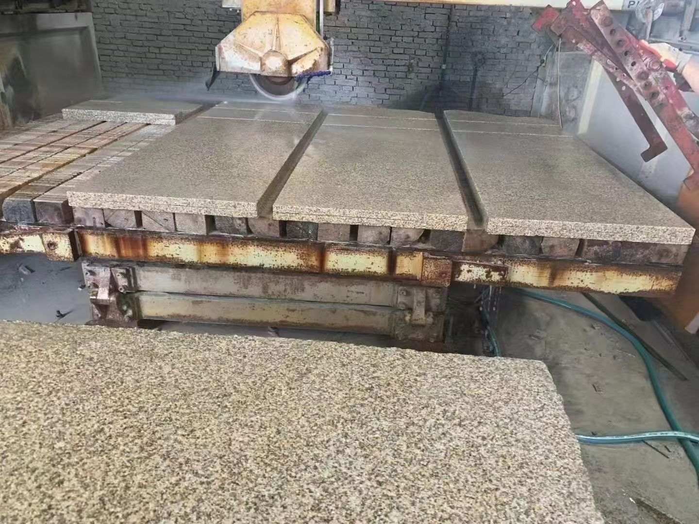 四平 黄金麻荔枝面成品板加工