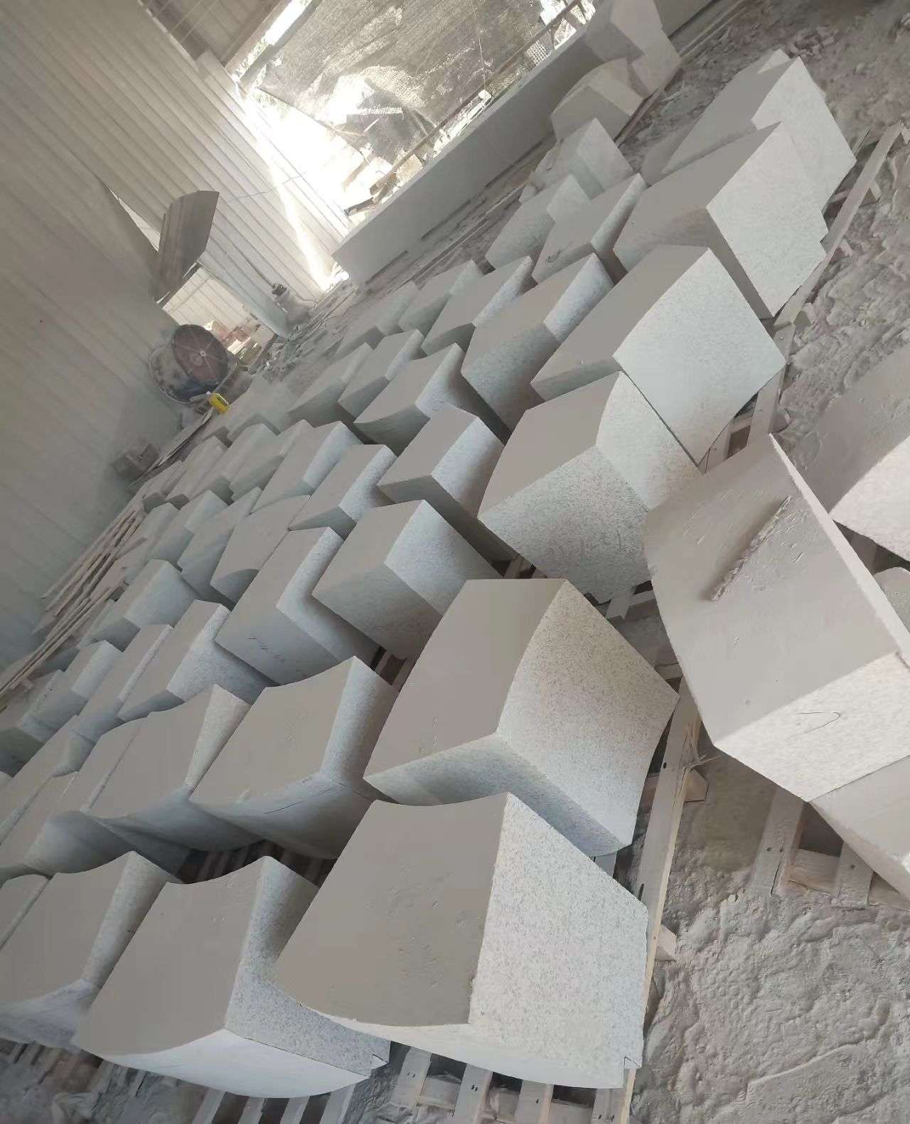 四平 白麻花岗岩异形坐凳