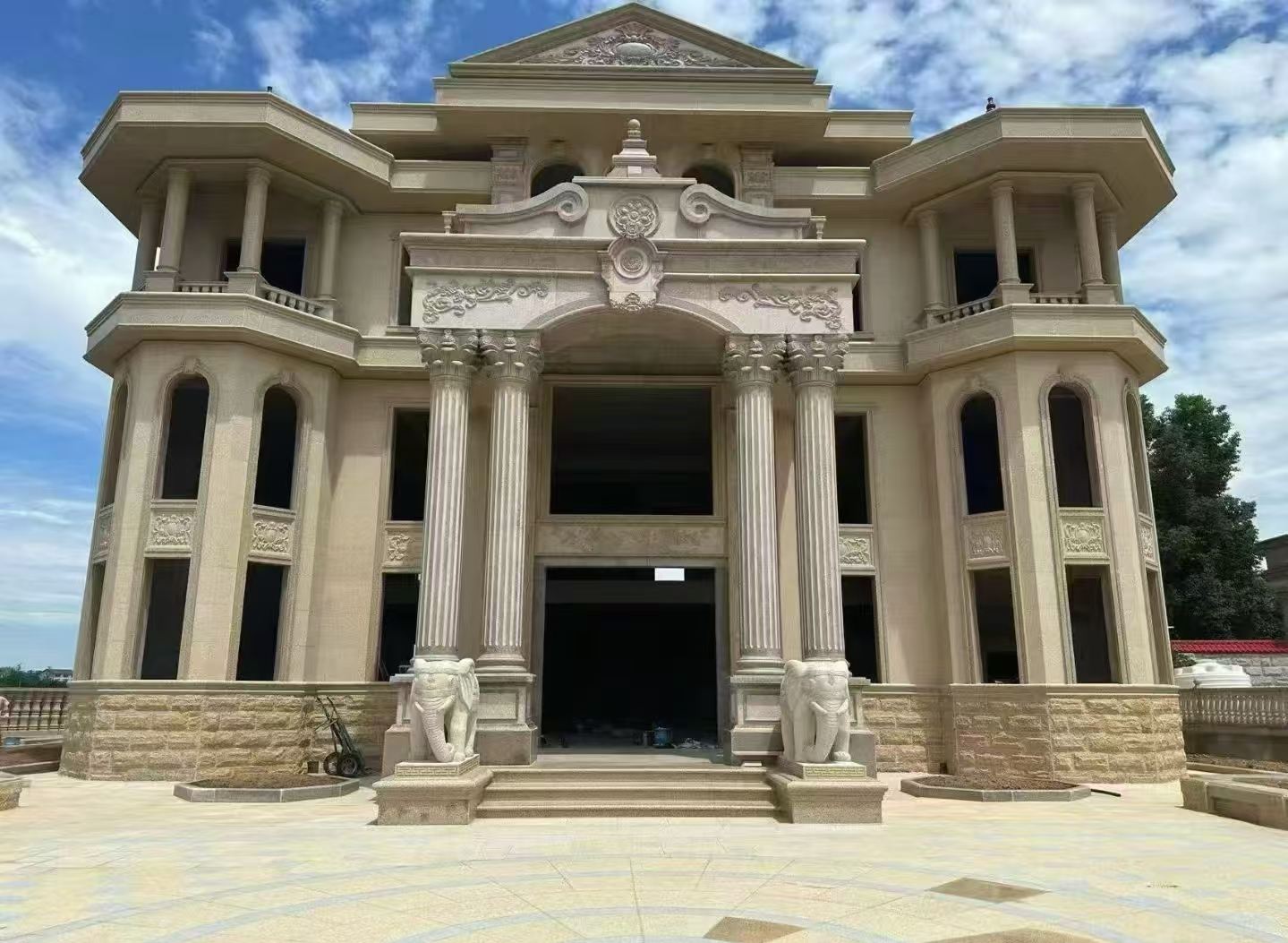 四平 黄金麻别墅外墙干挂，大柱，大象，蘑菇石，雕花板