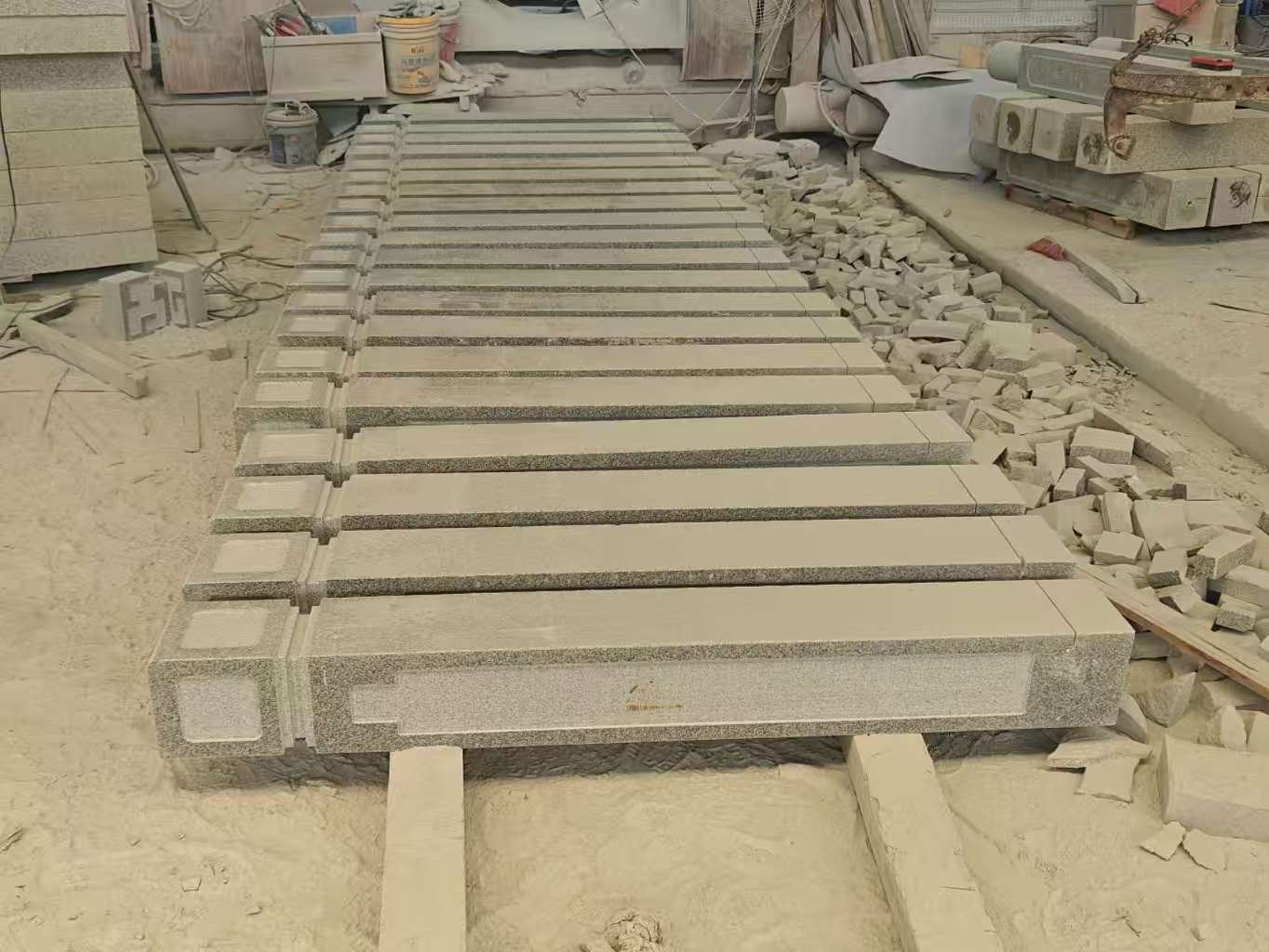 四平 芝麻白异形加工雕刻-栏杆大柱，方柱