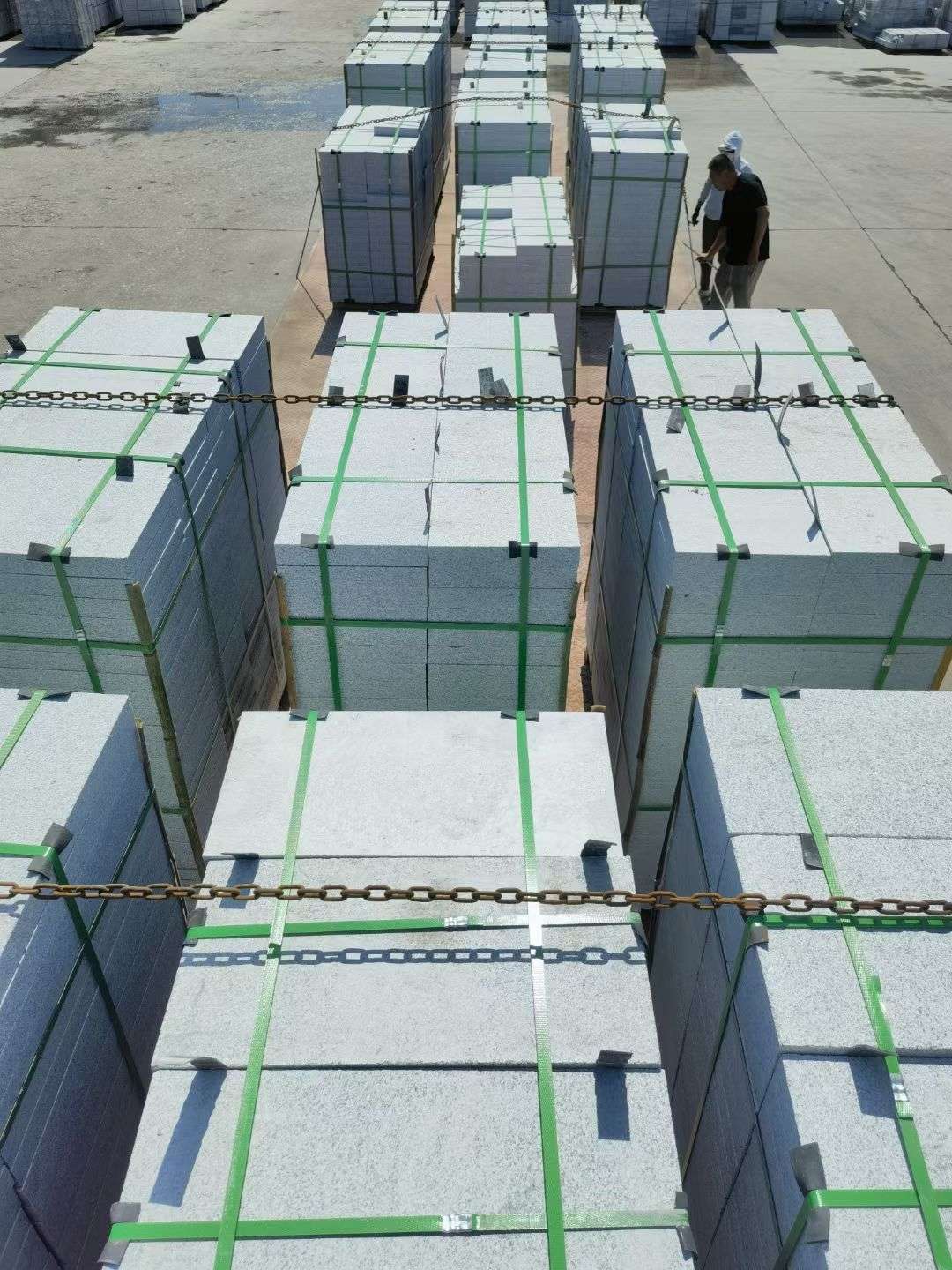 四平 芝麻白花岗岩5公分地铺石 花岗岩厂家工厂装车日常