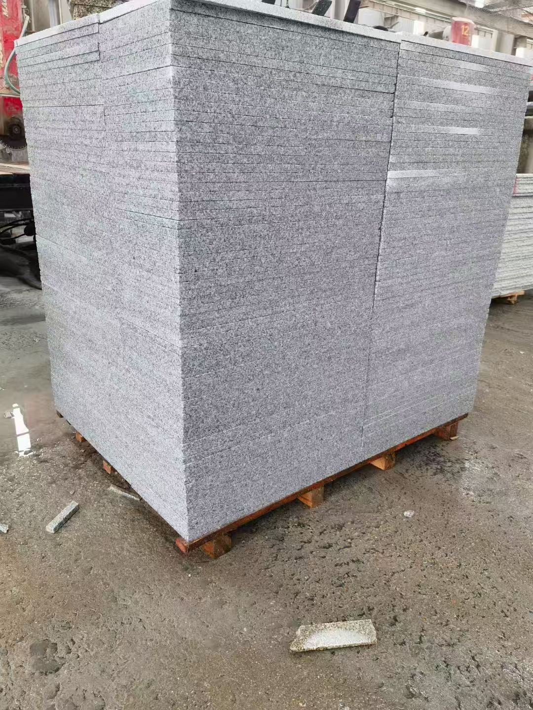 四平 芝麻白火烧面1.8厚300*600地铺石，尺寸标准，厚薄均匀