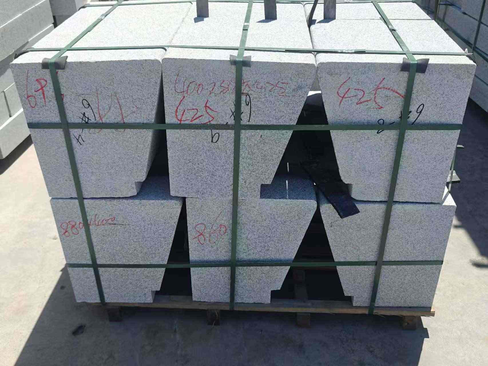 四平 芝麻白异形坐凳，石凳