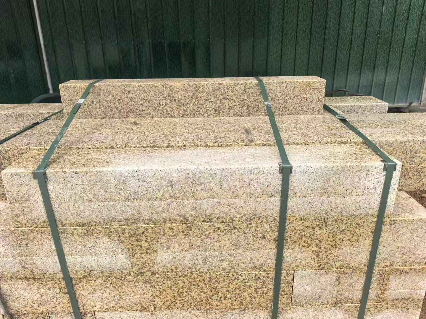 四平 黄金麻花岗岩石材机切面栏杆料半成品