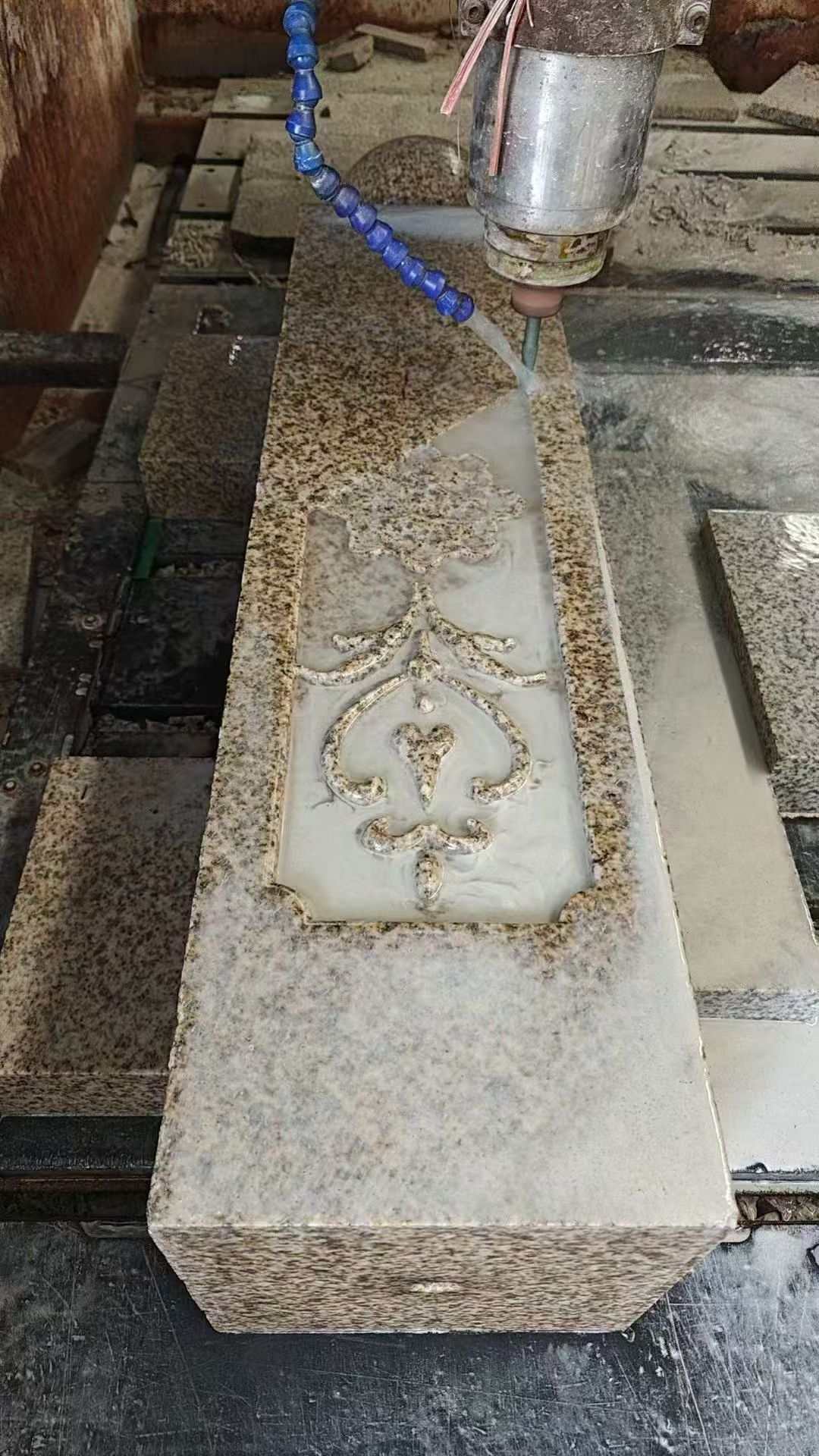 四平 黄金麻花岗岩异形加工雕刻栏杆大柱