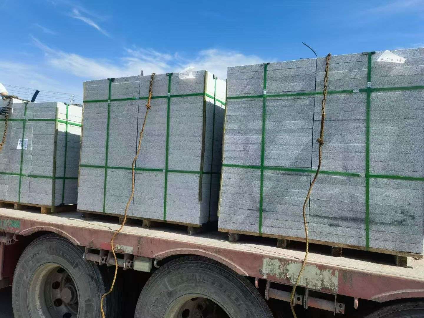 四平 芝麻白花岗岩地铺石装车日常