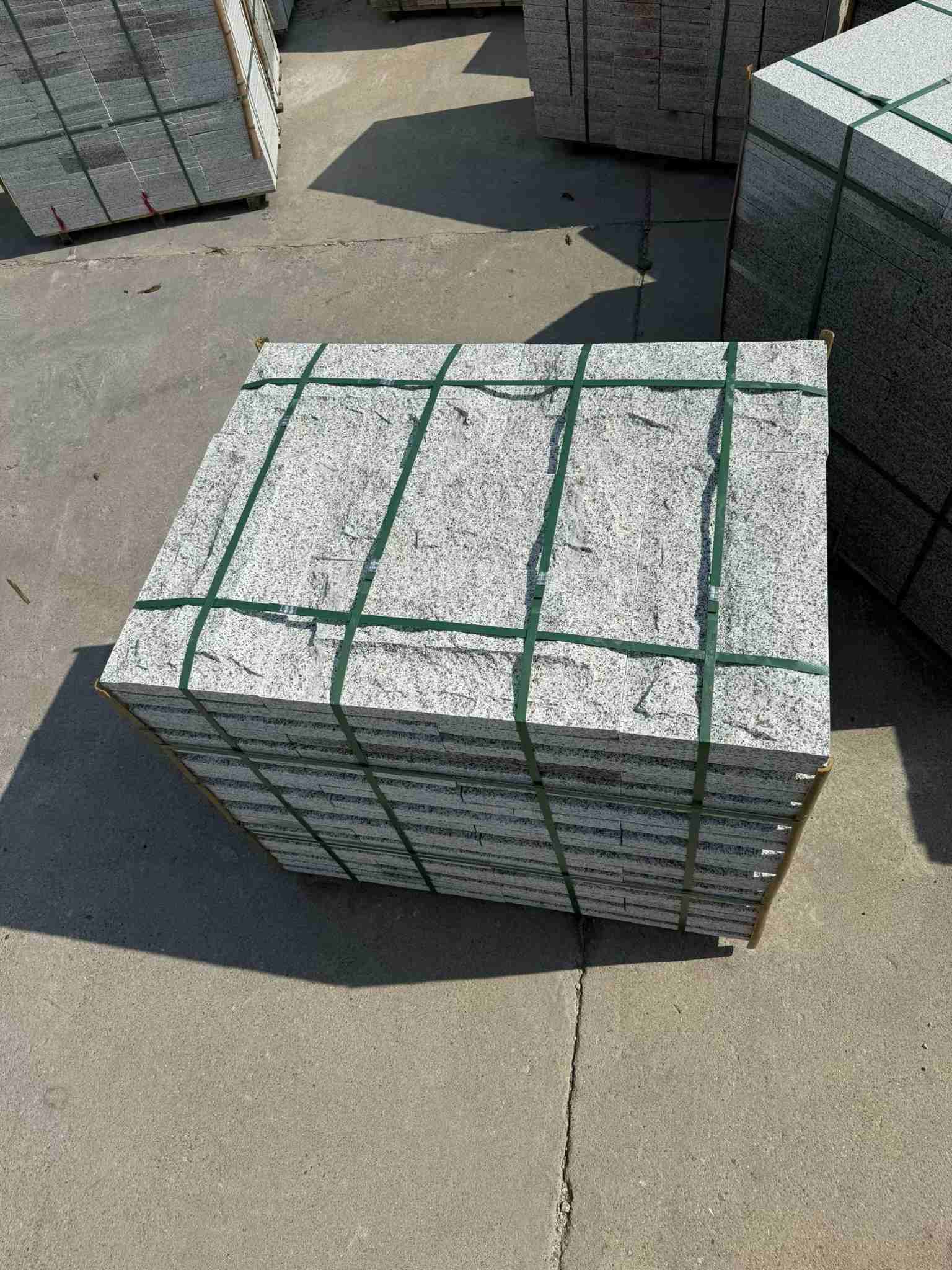 四平 白麻花岗岩石材自然面蘑菇石成品