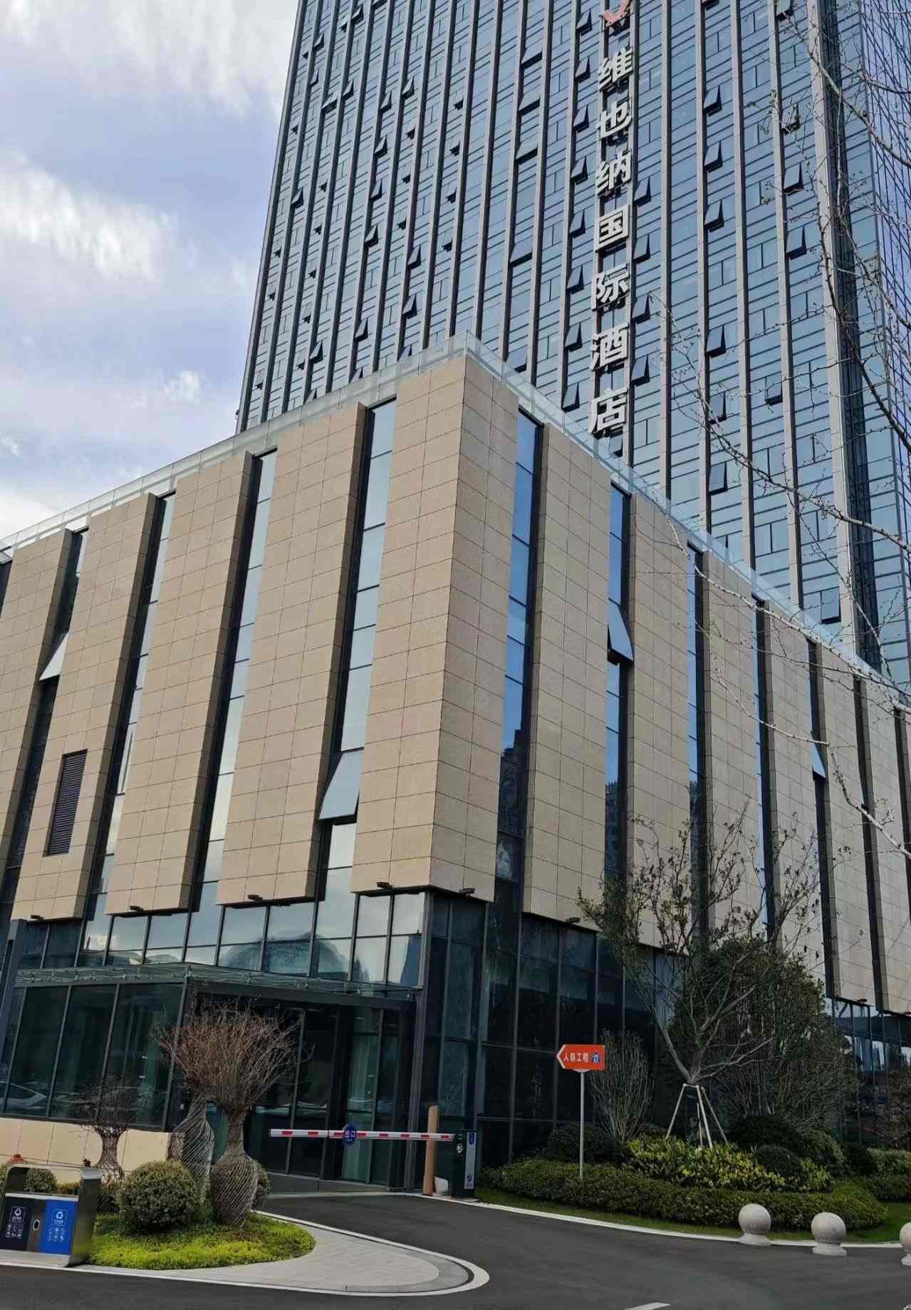 四平 黄金麻花岗岩外墙干挂