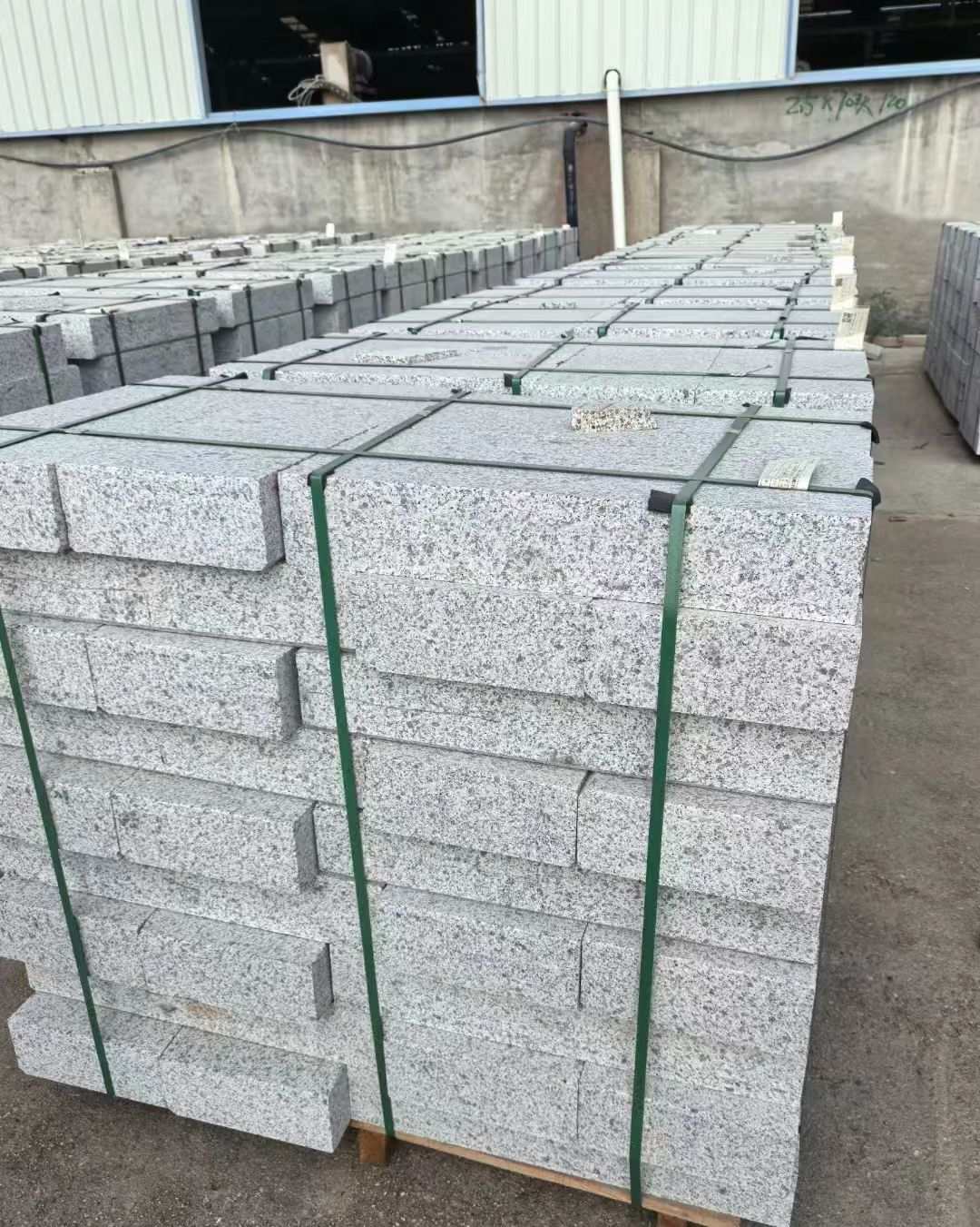 四平 白麻花岗岩路沿石，弧形路沿石，道牙石，马路牙子，界石，路缘石，平沿石，直岩石，平缘石等