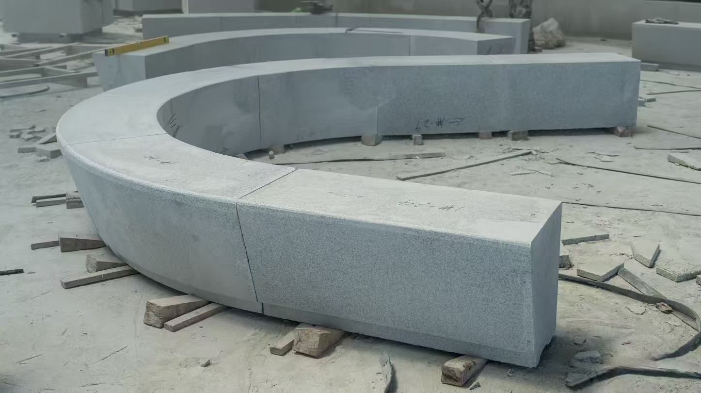 四平 芝麻白花岗岩光面弧形坐凳
